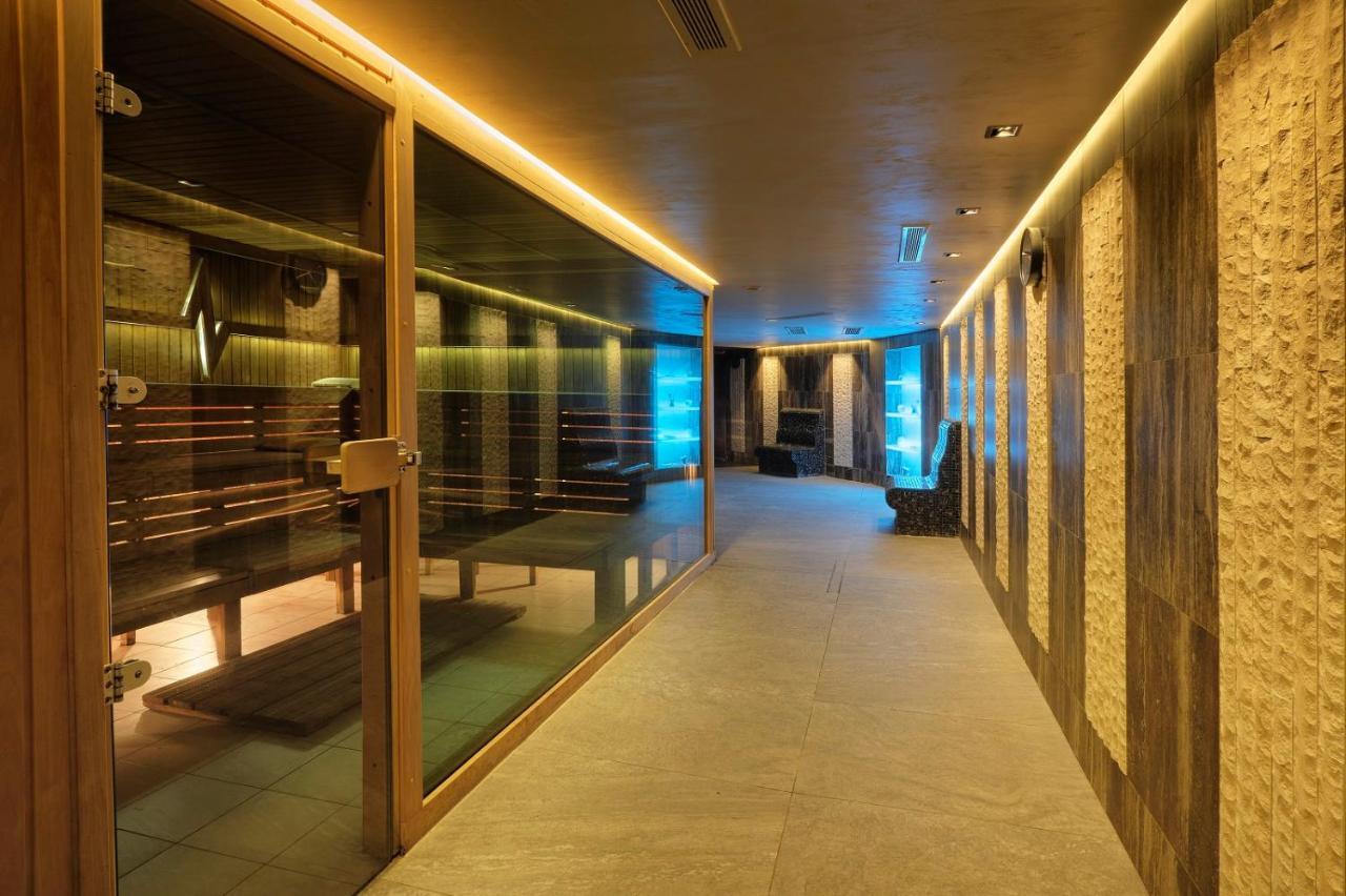 Hotel Emirates Sofia Buitenkant foto